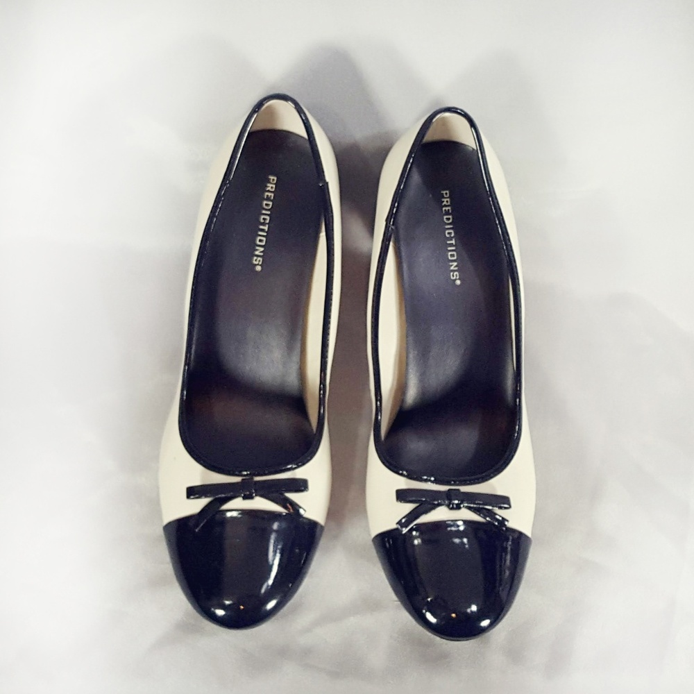 Navy and Cream heels 10W